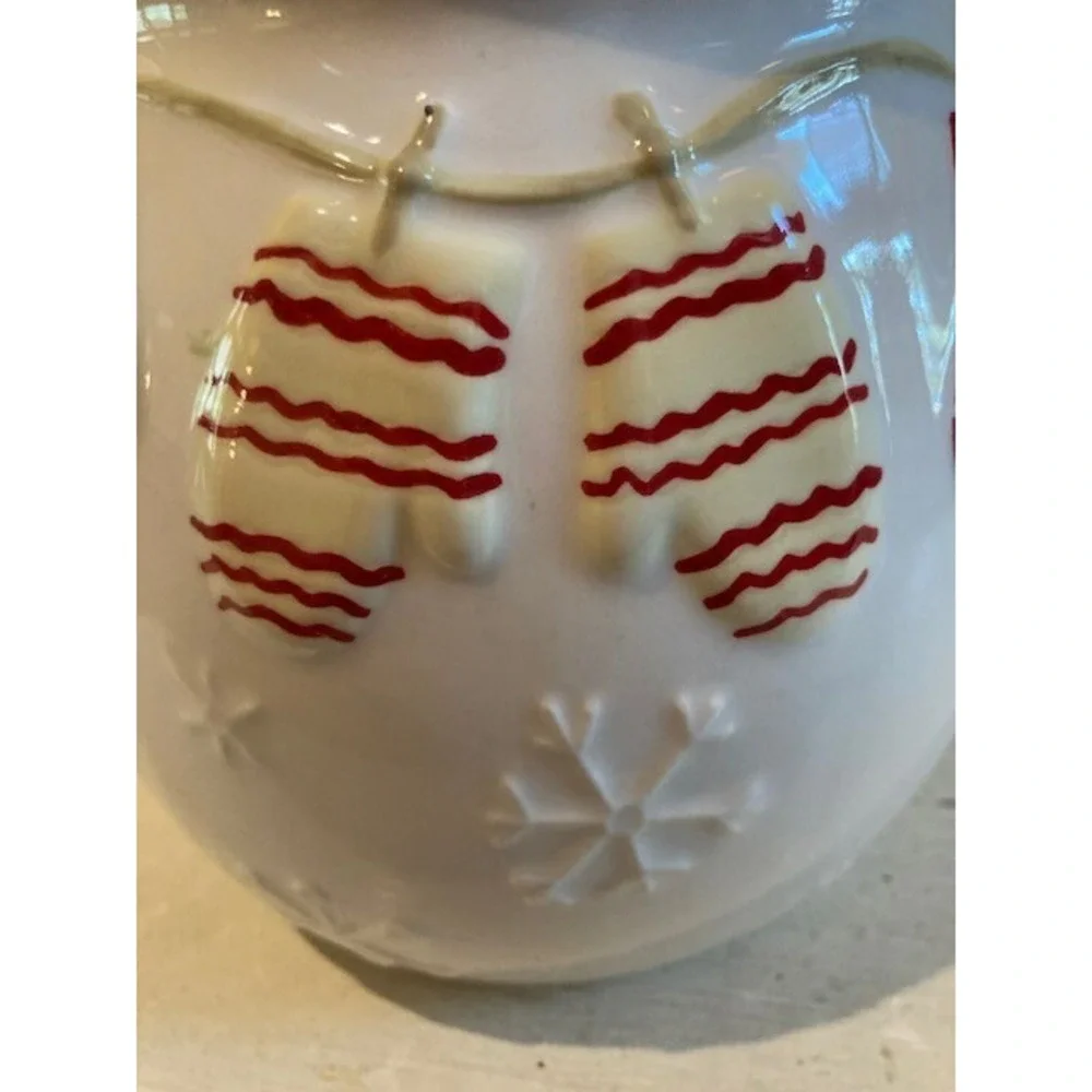 Vintage‎ Hallmark Christmas Cookie Jar Mittens on Clothesline Ceramic